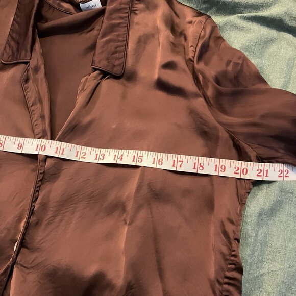Aritzia Wilfred Satin Crop Shirt Womens L Tie Front Brown Neutral Quiet Luxury - Picture 6 of 8